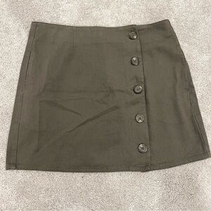 Chloe and Katie Women's Dark Green Mini Skirt with Button‎ Detail Size XL.